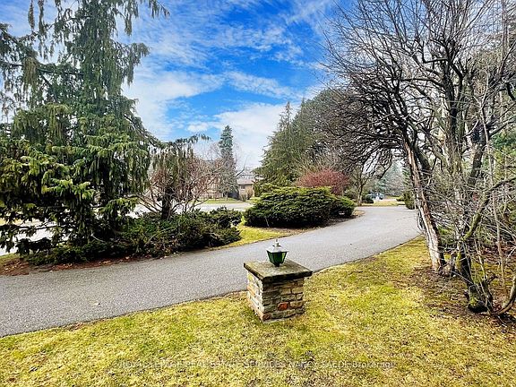 3rd image of 2 Colvestone Rd