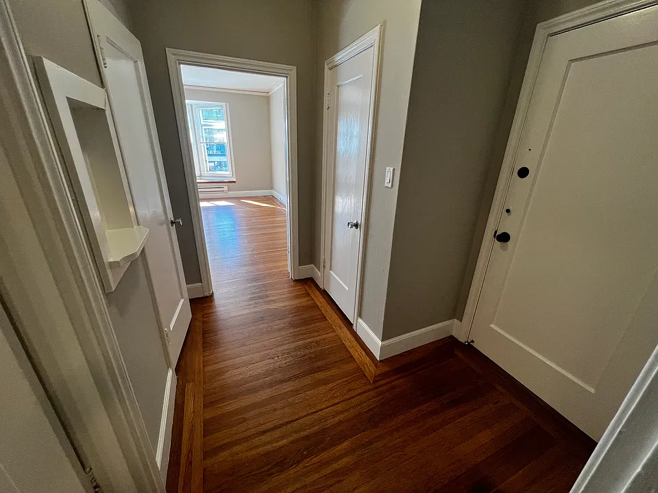 Foyer/ Entrance