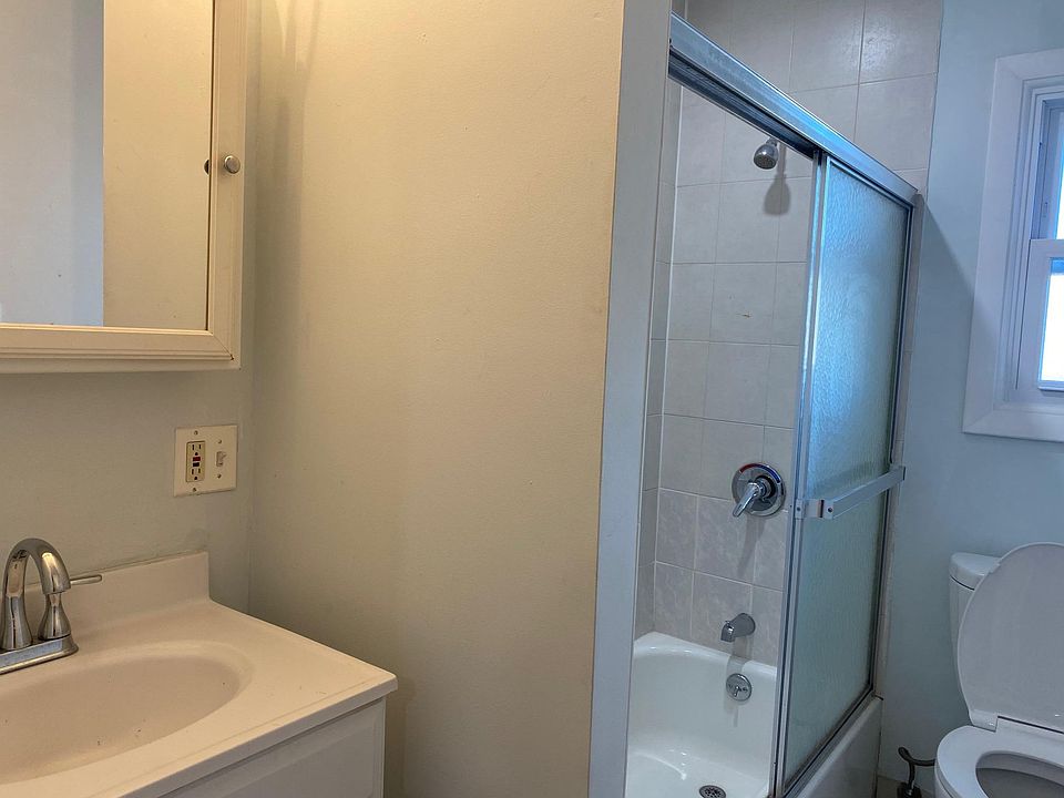 1st image of 122-40 Farmers Blvd #2R
