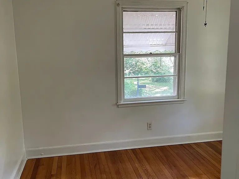 811 W Elm St — Photo 31