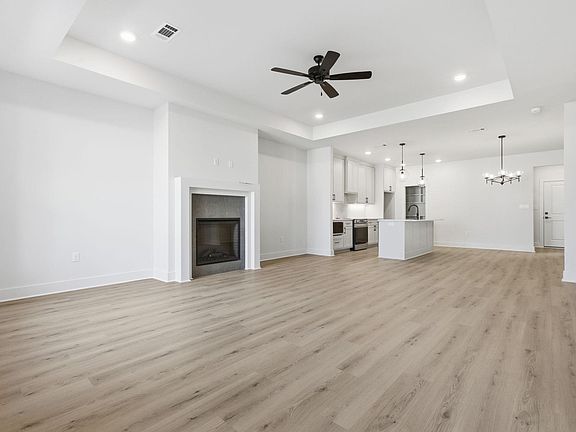 2nd image of 205 Edgewood Cir