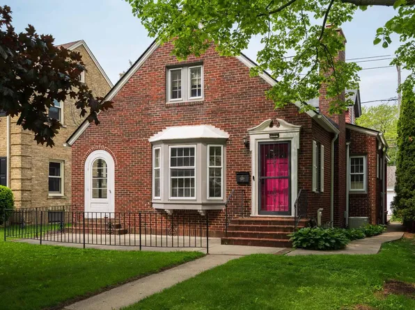 4849 North Newhall STREET, Whitefish Bay, WI 53217