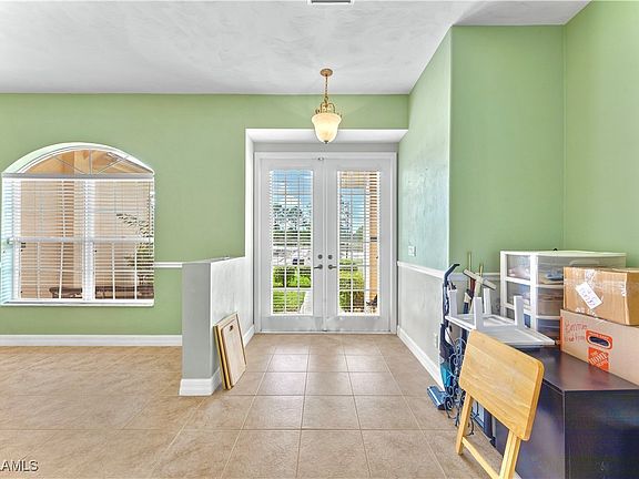 5th image of 727 Gaylord Ave S