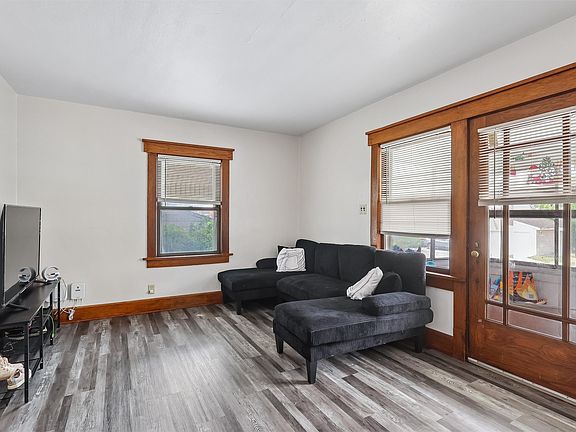2nd image of 410 Douglas Ave