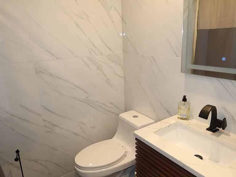 166 W Laurel St — Photo 11