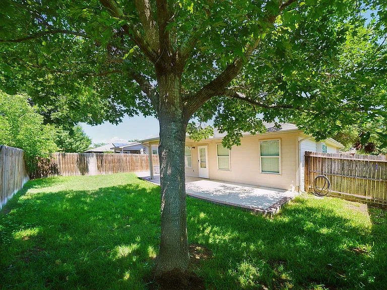 320 Longhorn Way — Photo 36