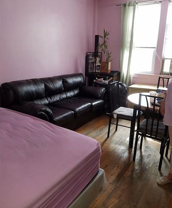 2nd image of 9623 Avenue
