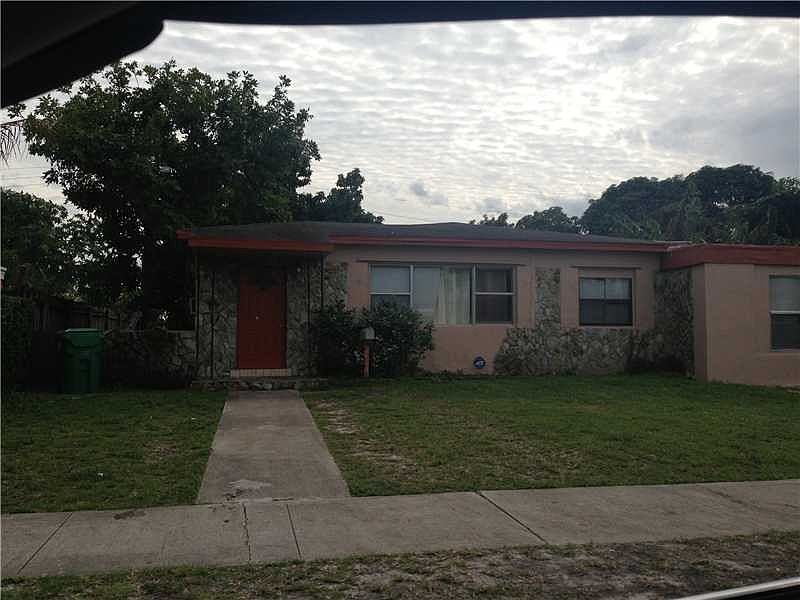1st image of 580 NW 184th Ter