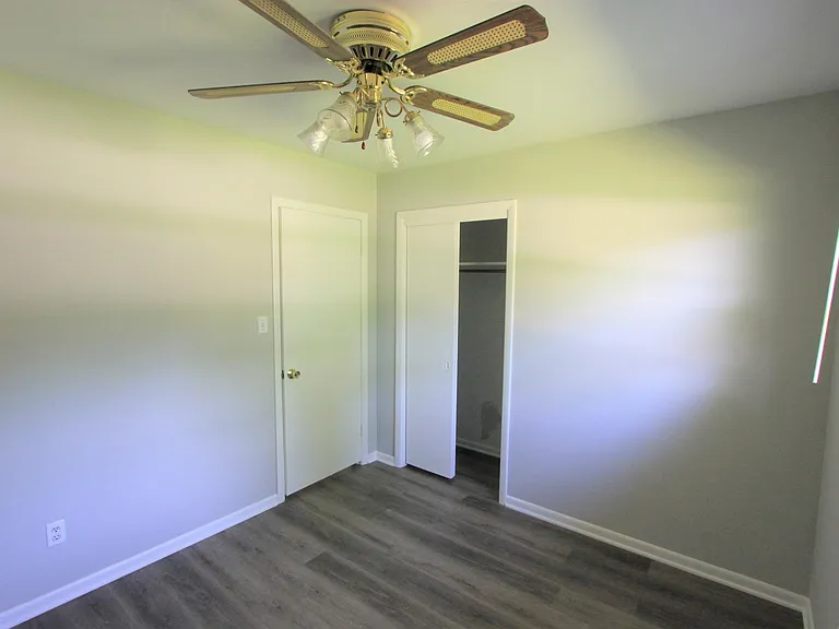 513 Thorne Dr — Photo 23