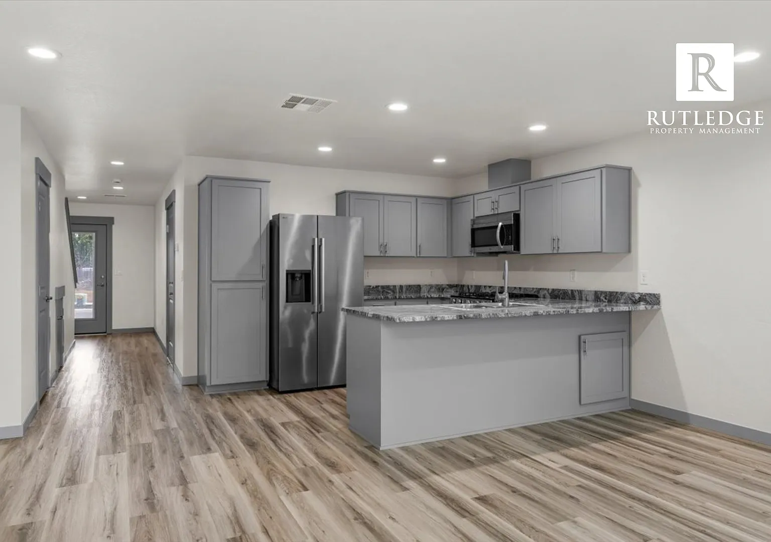 Stunning 3 Bed / 2.5 Bath Brand New Townhome!! — Photo 2