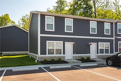 CROSSFIELD TOWNHOMES — Photo 3