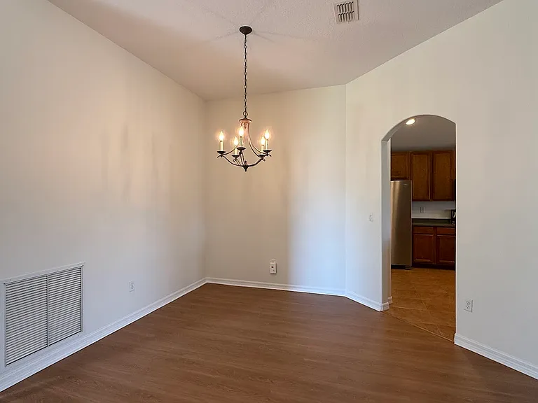 515 S Valencia Cir SW — Photo 4
