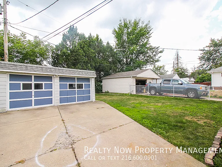 11912 Derby Ave — Photo 28