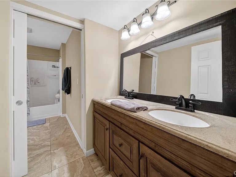 447 E Washington St — Photo 13