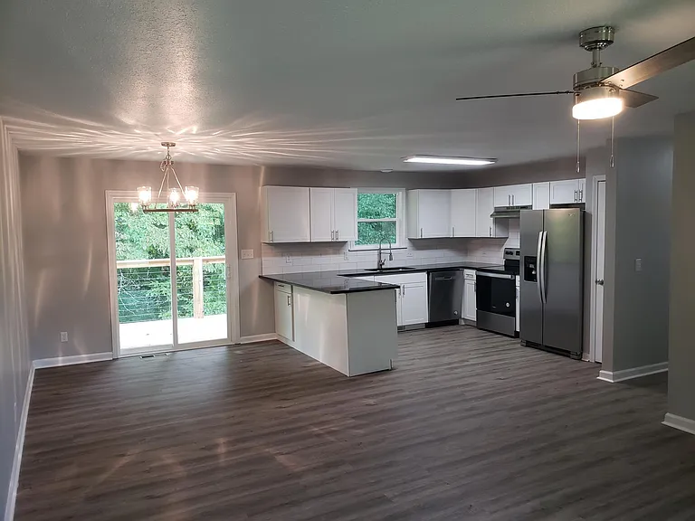 1410 Southfield Dr — Photo 3