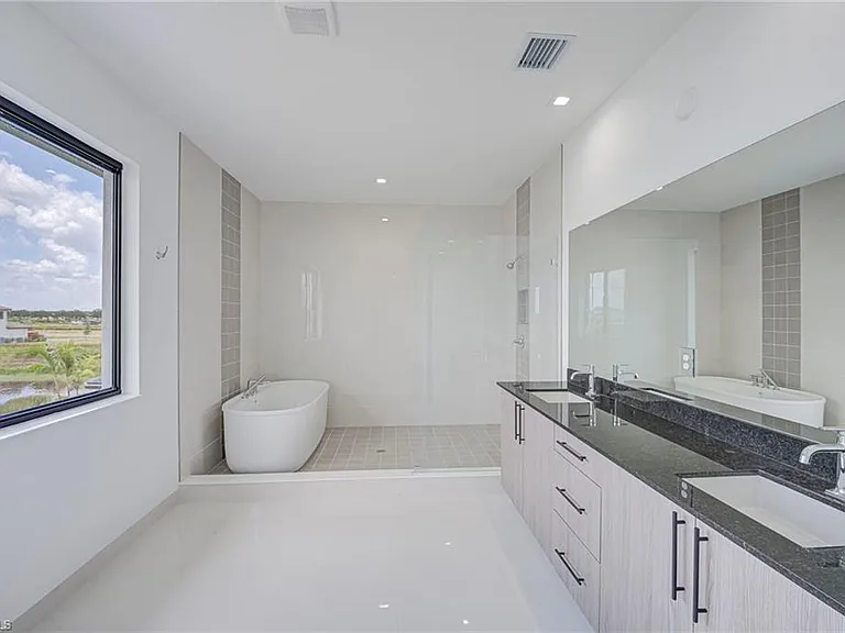 4775 Quercia Dr — Photo 24