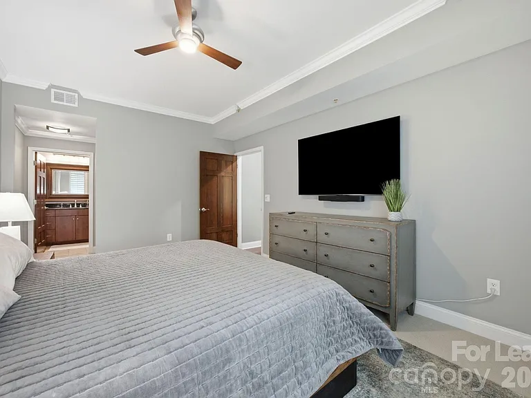 300 W 5th St #105 — Photo 21