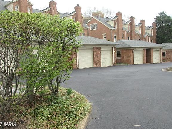 3rd image of 2628 Fairfax Dr