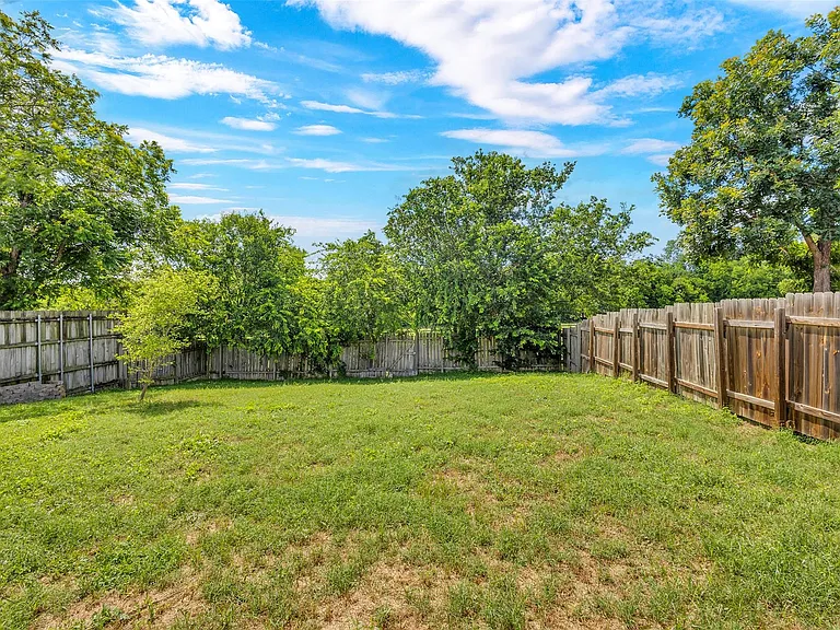 12312 Yarmont Way — Photo 32