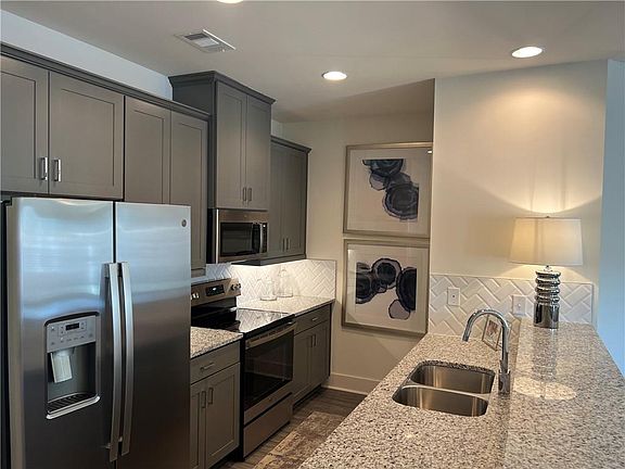 4th image of 5876 Greystone Dr