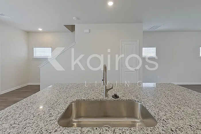 2215 Banyon Cir — Photo 8