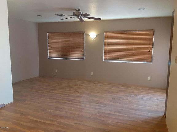 5th image of 940 S Van Buren Ave
