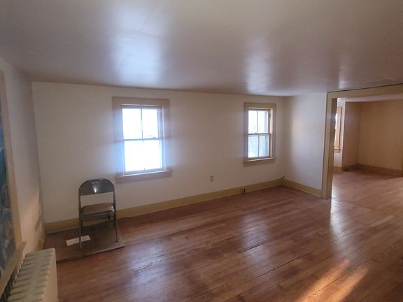 4th image of 185 Center St #1