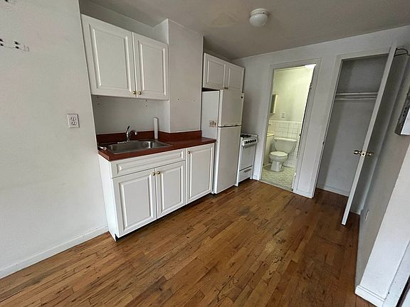3rd image of 17 Essex St APT 12