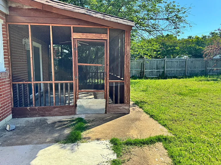 446 Capri Dr — Photo 18