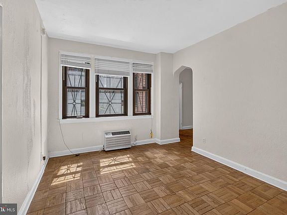 3rd image of 1010 25th St NW APT 107