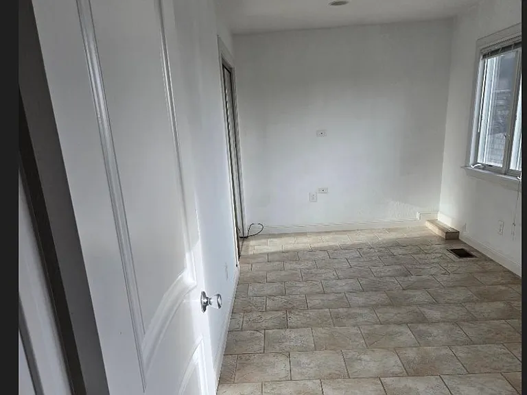 1551 Regency Ct — Photo 5