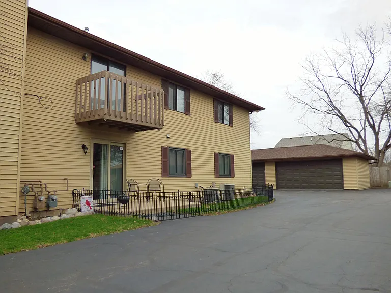 1114 Manchester Ct — Photo 14