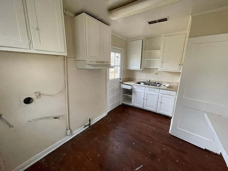 4119 Belmont St — Photo 3