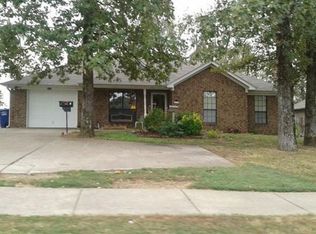 2425 Meadowlake Rd, Conway, AR 72032