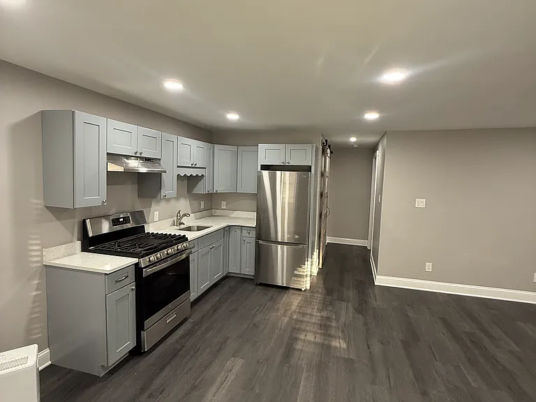 1494 Broadway #B — Photo 10