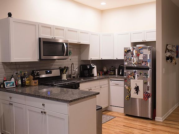 4th image of 1849 W Wellington Ave APT 2F