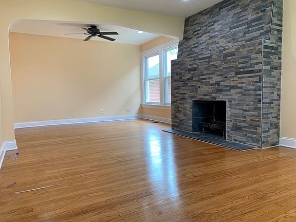 3rd image of 5565 W 96th St