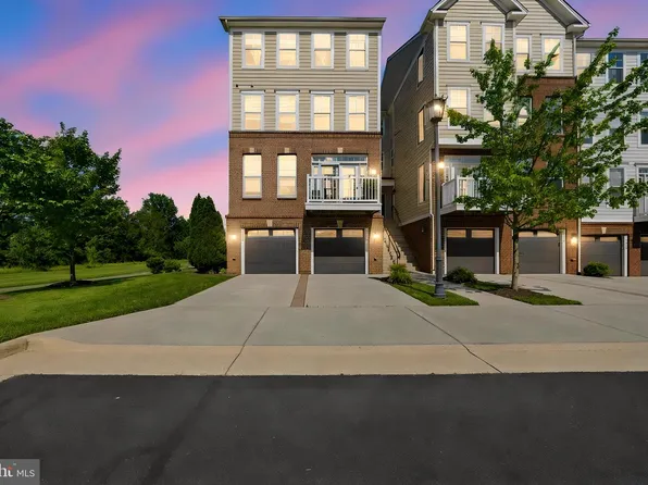 25202 Split Creek Ter, Chantilly, VA 20152