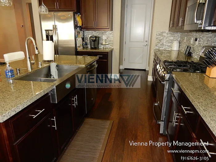 5635 Saratoga Cir — Photo 6