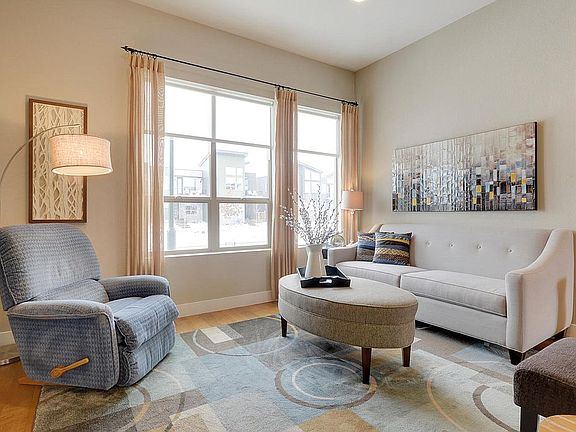 3rd image of 5053 N Valentia St Unit 101