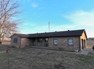 8907 N 1400th Blvd, Mount Carmel, IL 62863