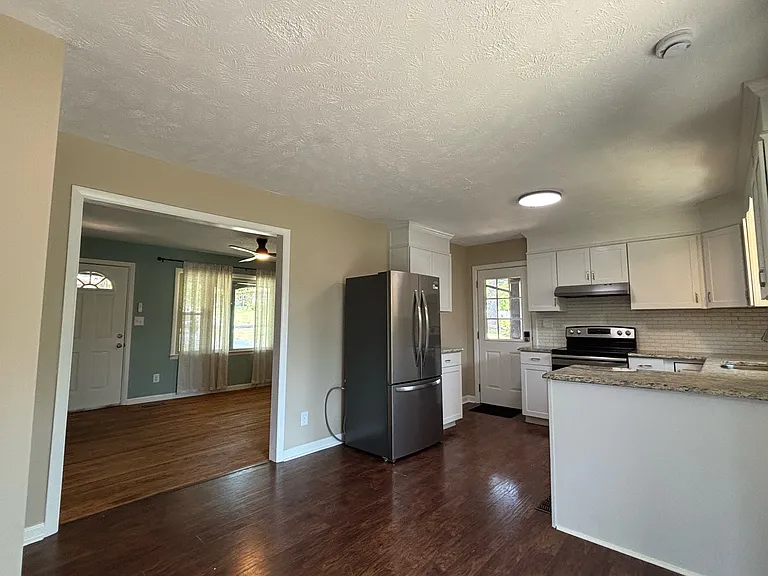 283 Channing Dr — Photo 5