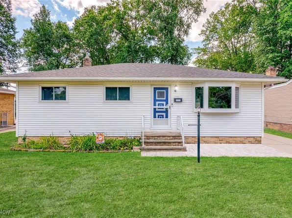 23575 Carriage Ln, North Olmsted, OH 44070