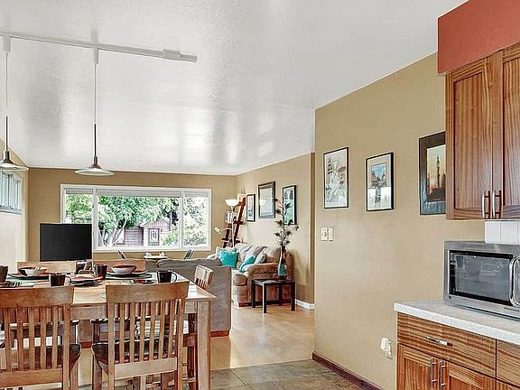 open plan kitchen/livingroom