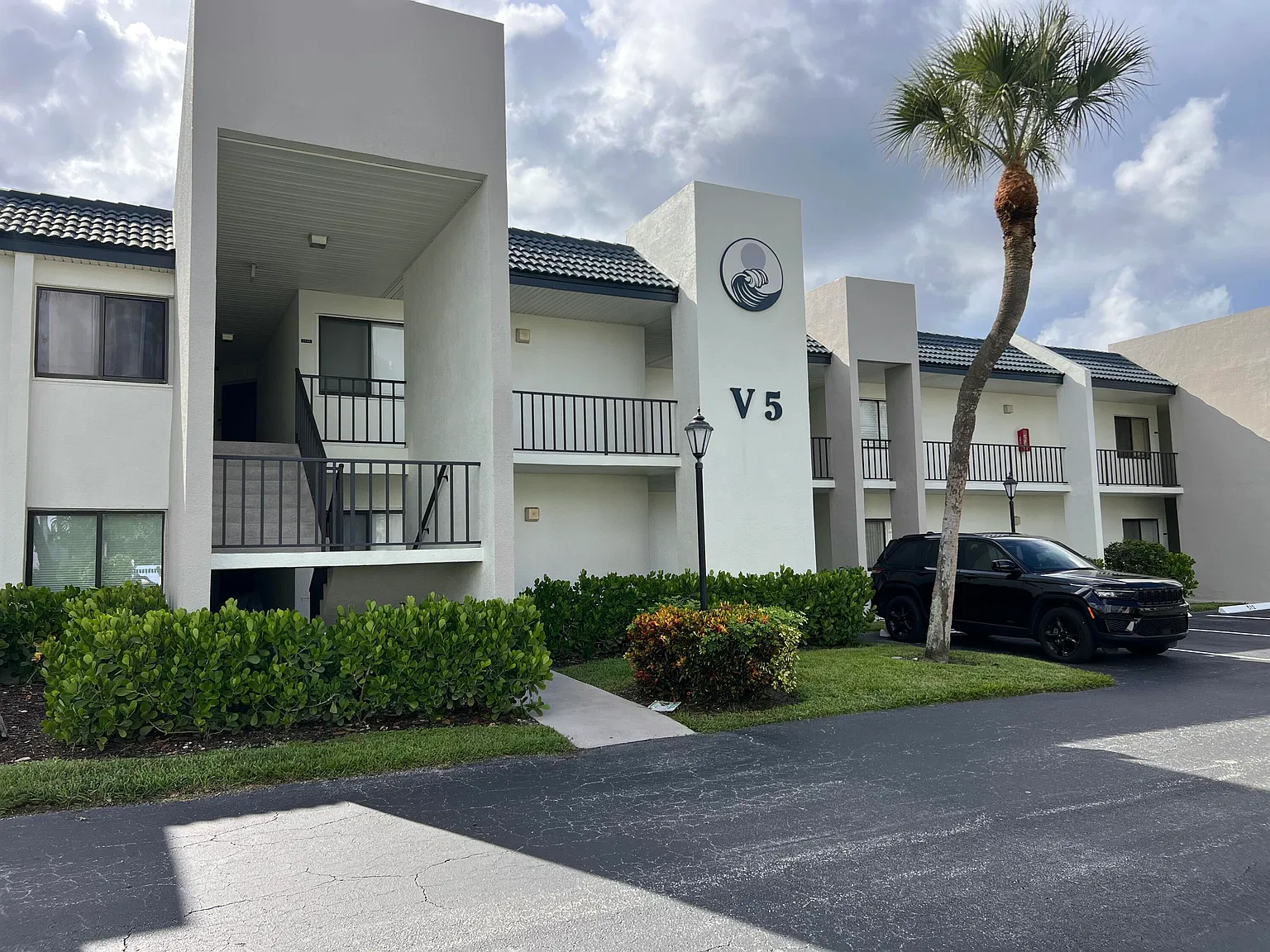 1 bed, 1.5 bath, 704 sqft, $2,200 — Photo 1