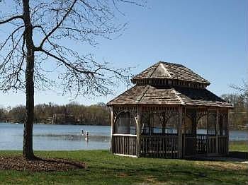 5th image of 573 Shoreline Dr