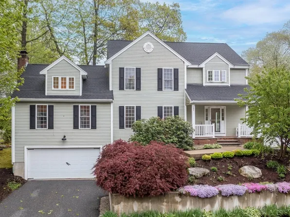 5 Lake Boon Dr, Hudson, MA 01749