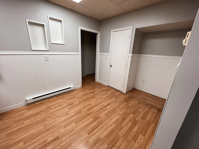 604 S Broadway — Photo 3