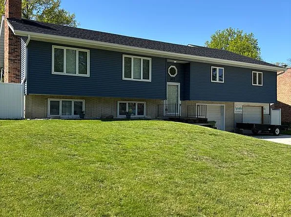 307 Lambeth Rd, Waterloo, IA 50701