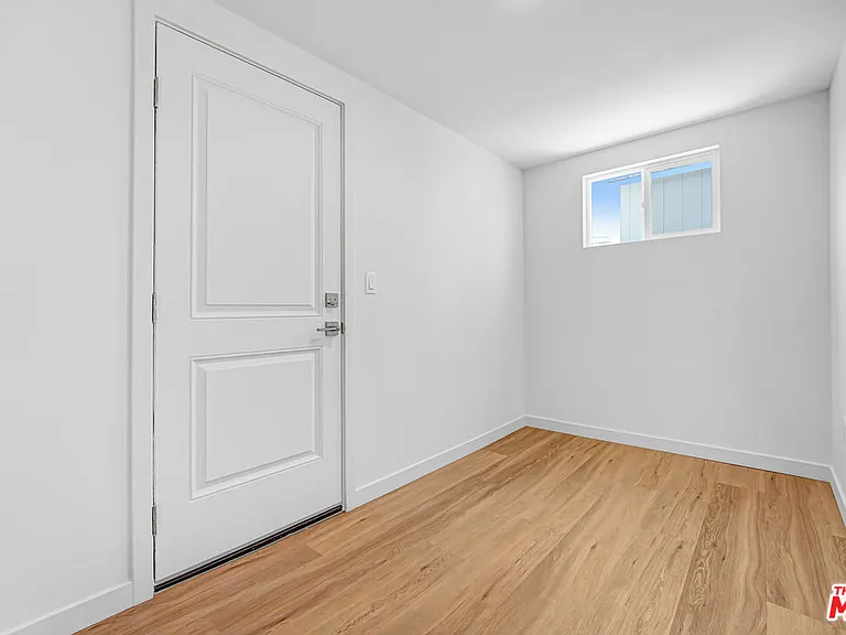 2615 Carmona Ave — Photo 9